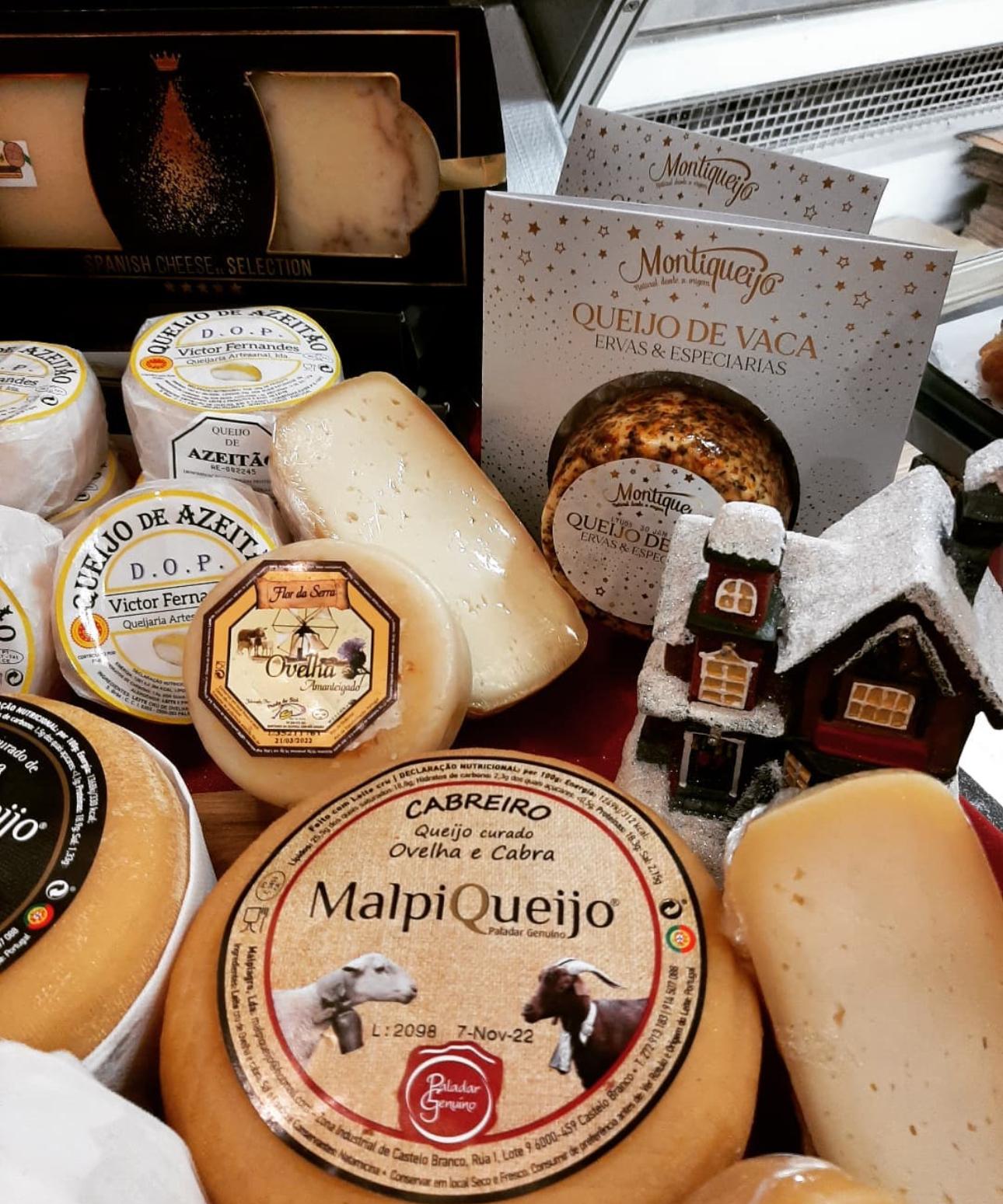 Seleção de queijos e charcutaria