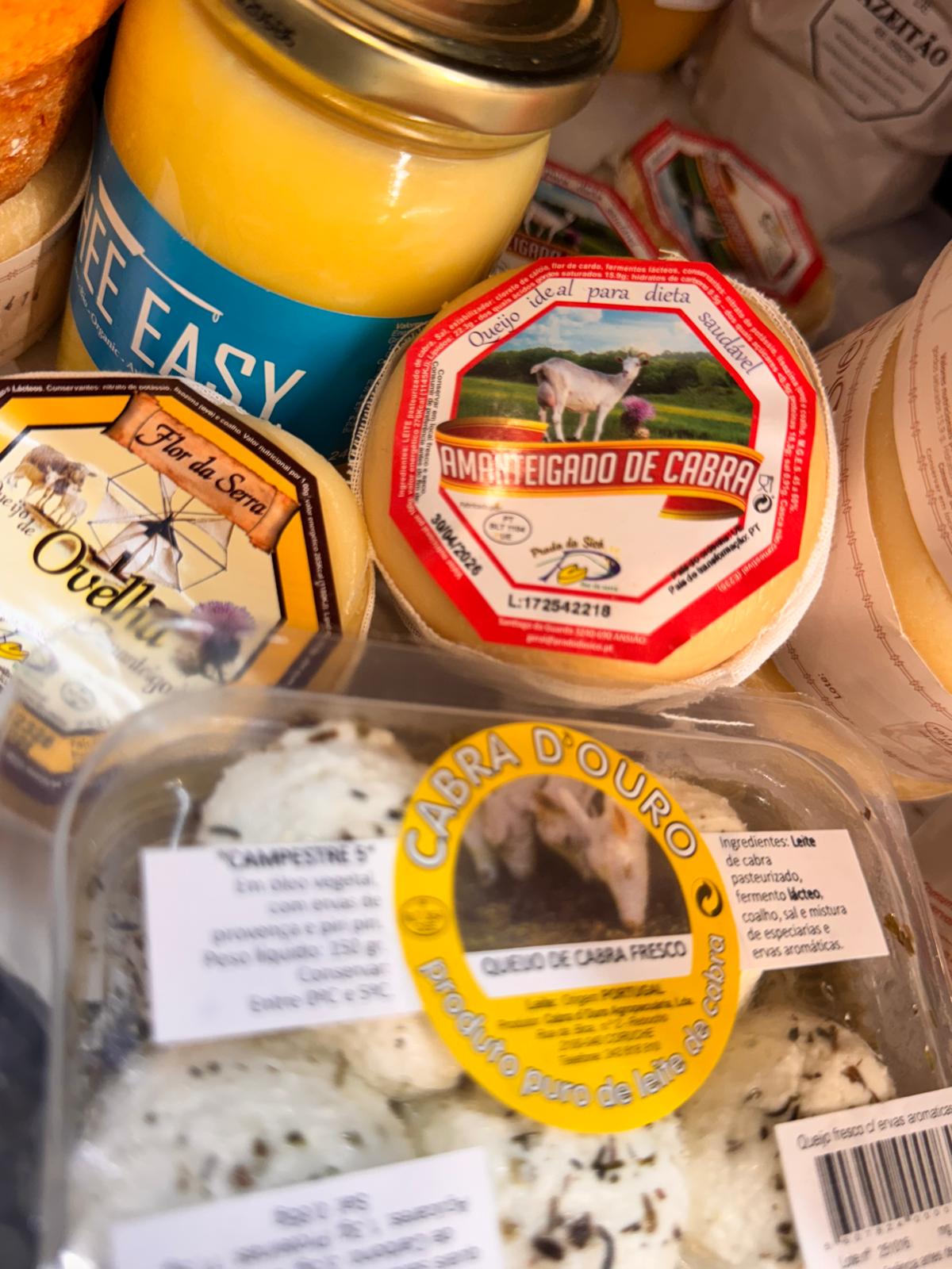 Vitrine de queijos variados